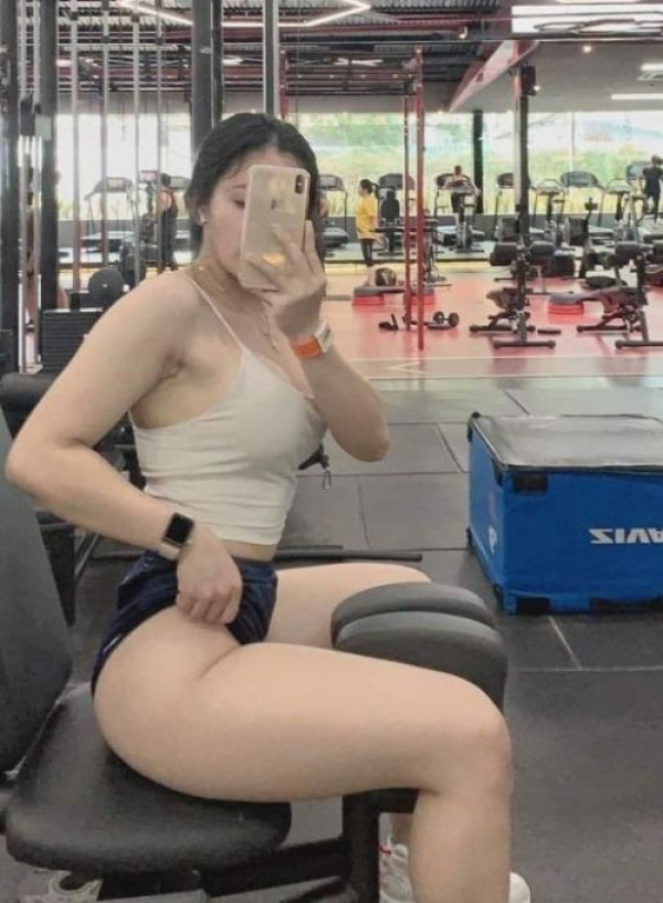 벅지 자랑 헬스녀